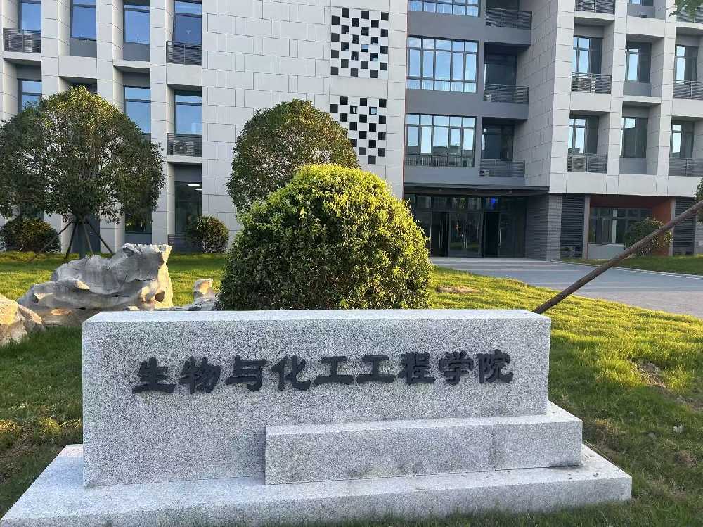 观山湖区扬州职业大学体育场高杆灯项目